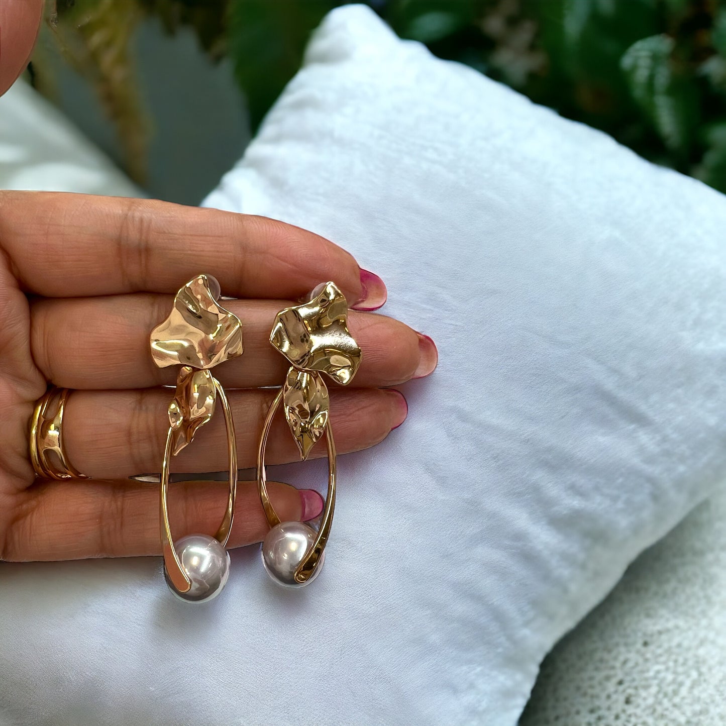 Grey pearl And Leafy Gold Earrings