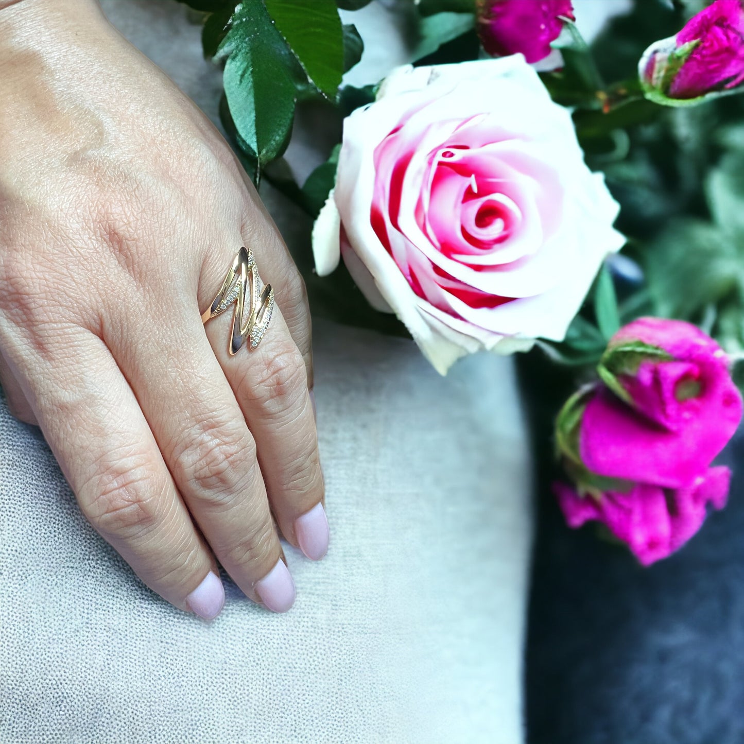 Zigzag 18k Gold Rings With White Stones For Women