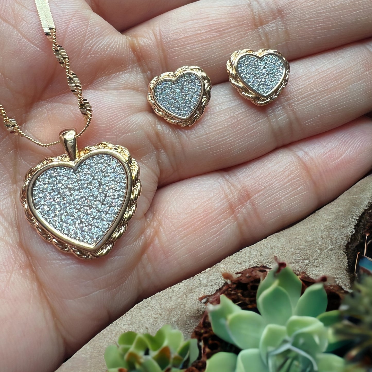 Hypoallergenic heart shaped jewelry 18k gold plated heart earrings and necklace 