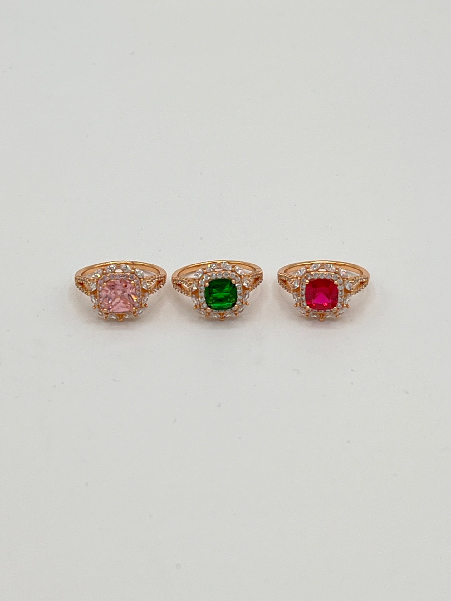 Color Square Stone with White Zircon Leaves Surrounding 18k Gold-Plated Rings – Timeless Beauty and Modern Sophistication