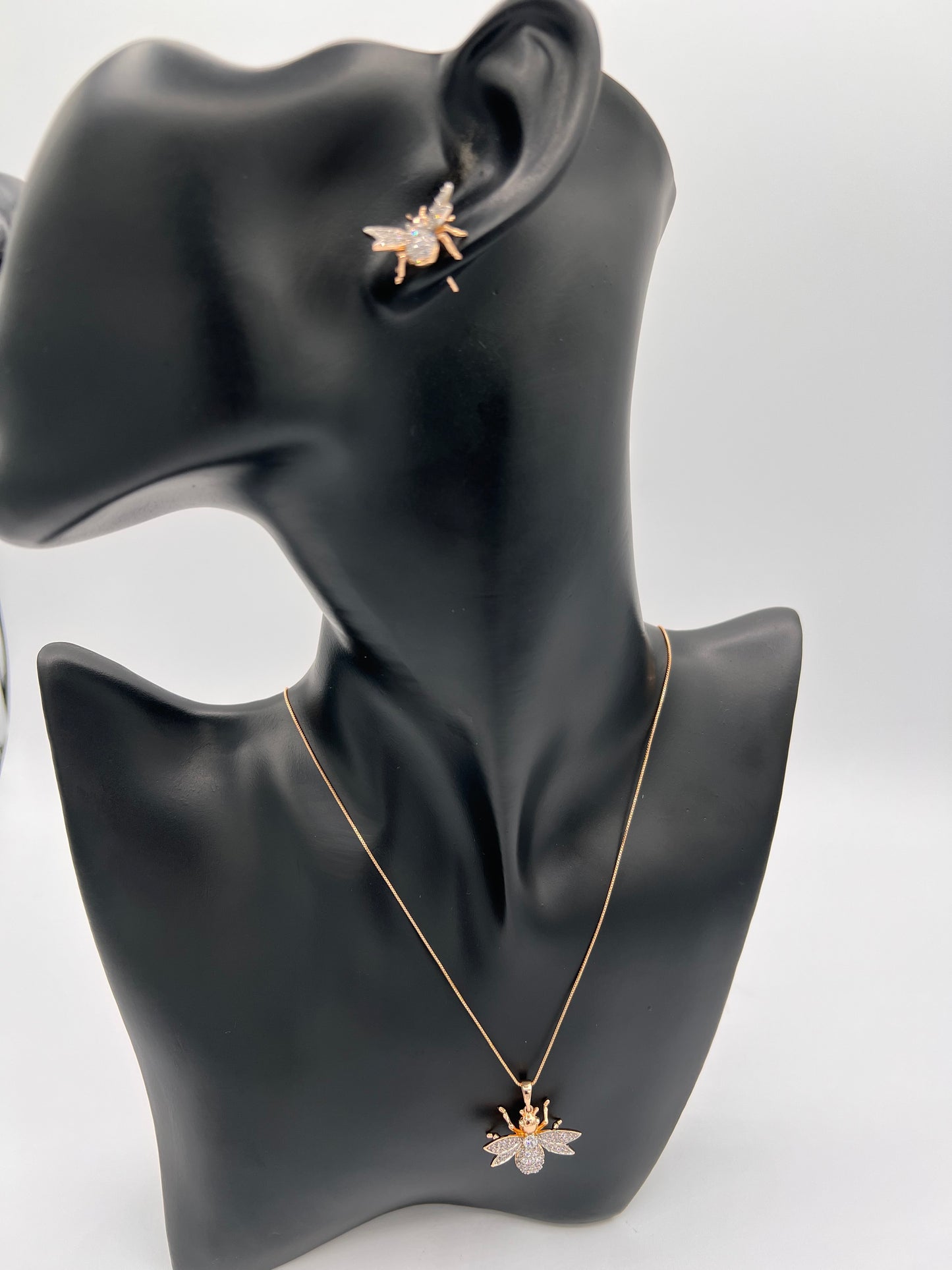 Bee Design Two-Tone Gold-Plated Earrings and Necklace Set – Nature-Inspired Jewelry, Stylish Matching Accessories
