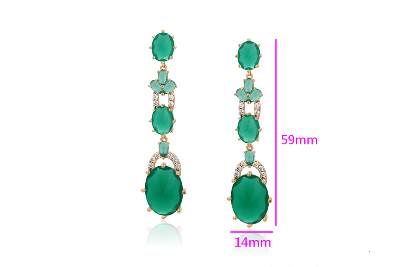 Regal Elegance: Vintage Design Emerald Green Royal Drop Earrings for Timeless Glamour and Distinctive Style