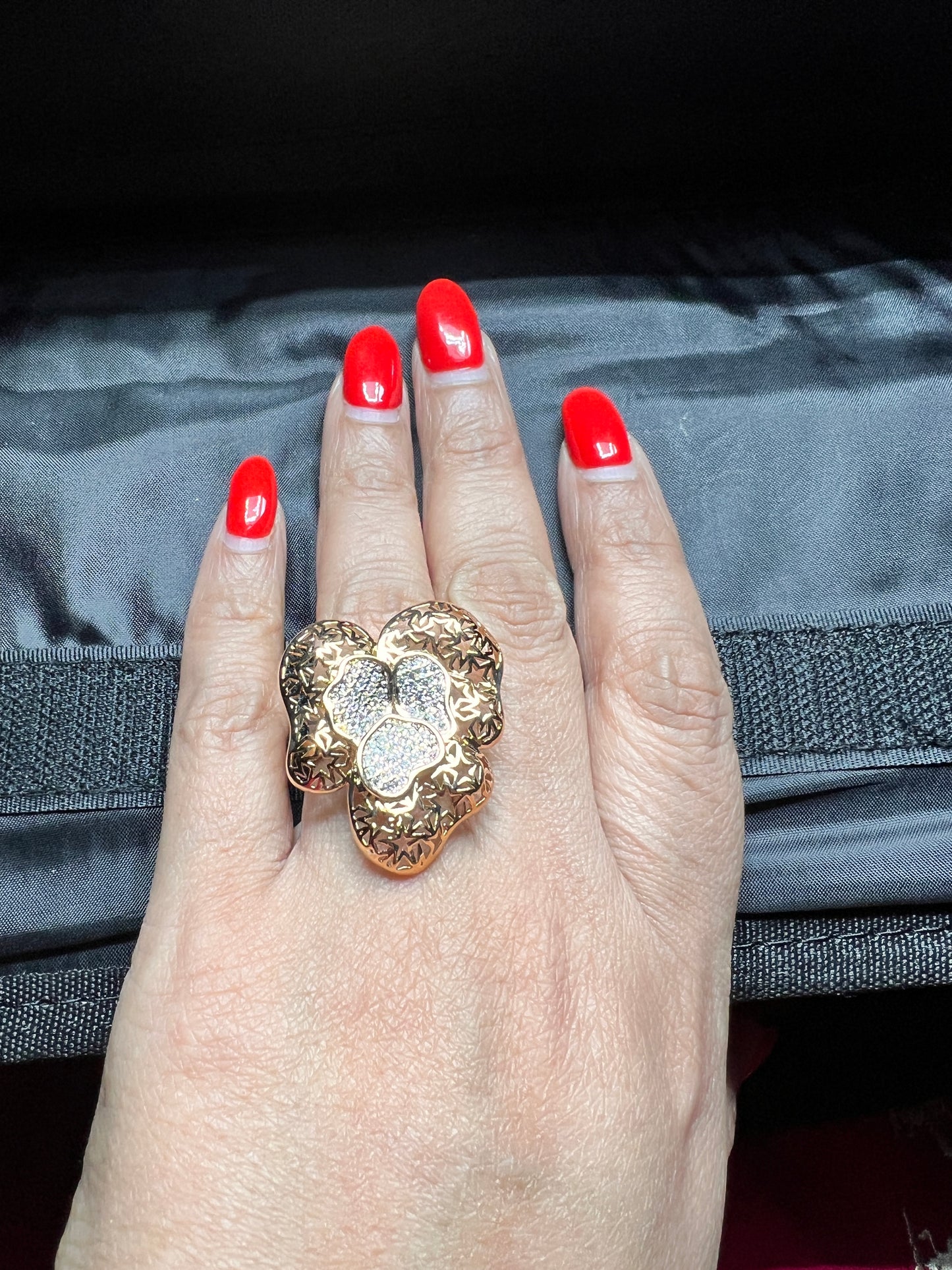 gold ring with diamond clustor ring for women pakistani ,indian jewelry designs