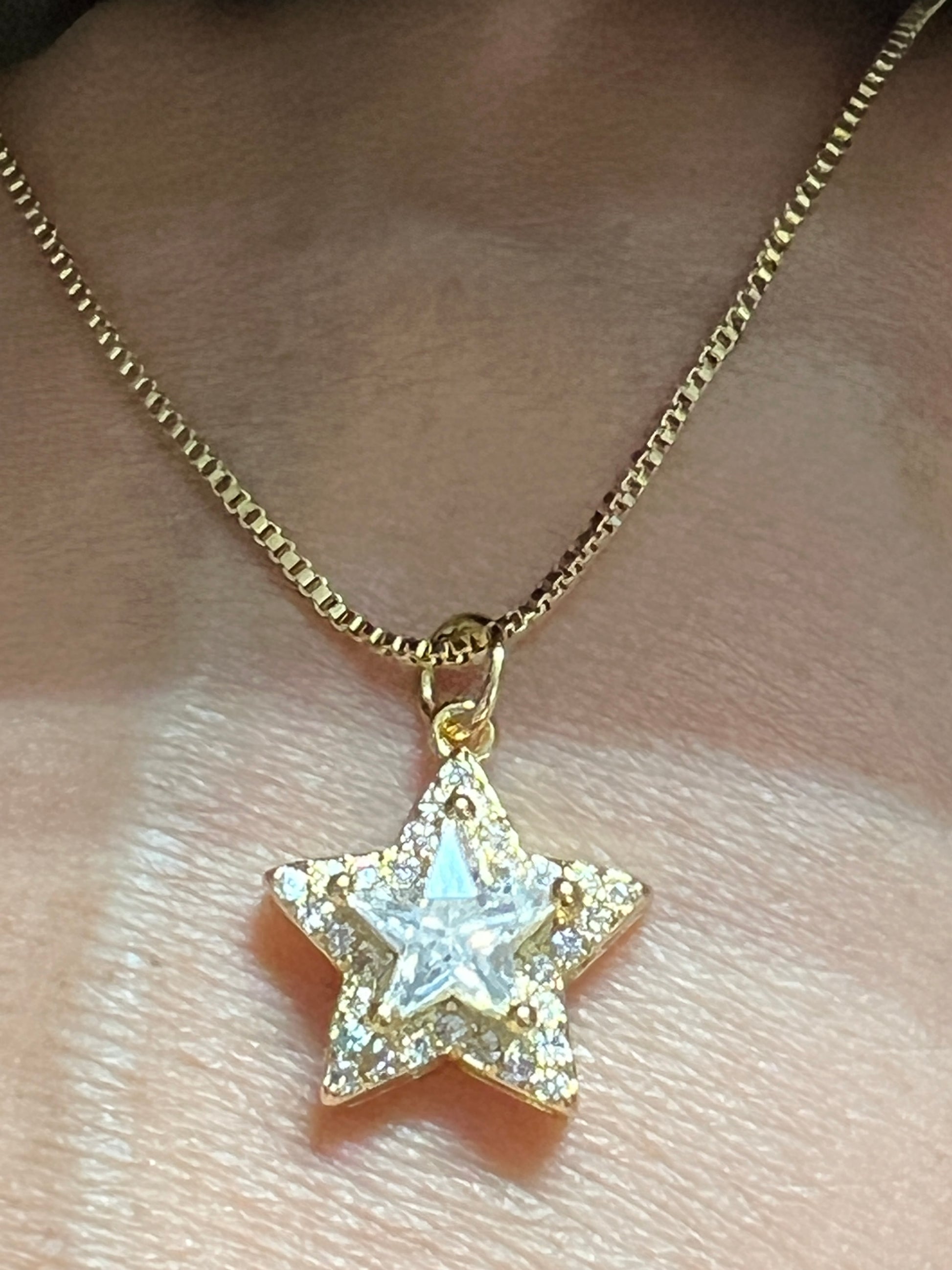 gold star necklace 