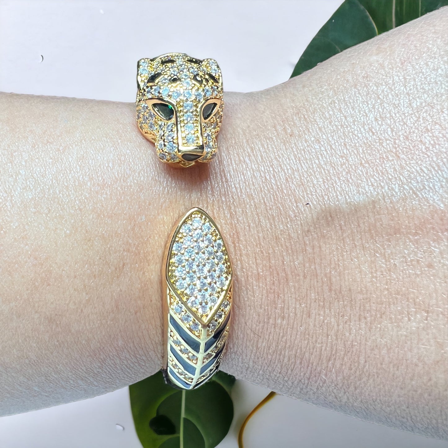 Luxury Unleashed: 22k Gold-Plated Green Eyes Panther Openable Bracelet