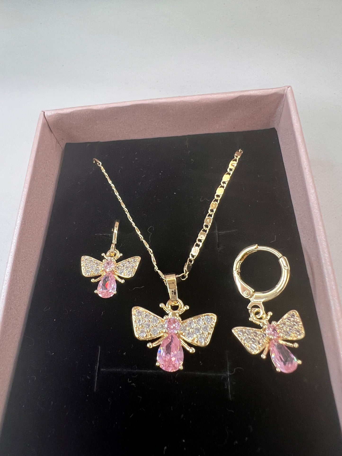 Gold And Pink Fly Design Earrings And Necklace Sets