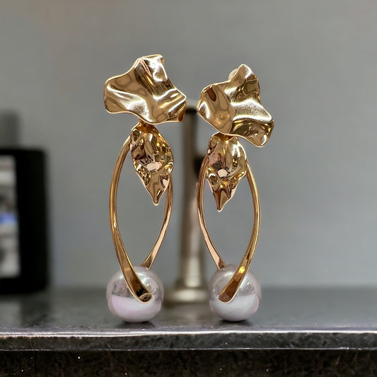 Grey pearl And Leafy Gold Earrings