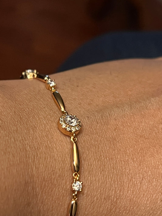 Dainty Bloom: Gold Cubic Zircons Flower Bracelet for Smaller Wrists - Elevate Your Style with Delicate and Charming Fashion Jewelry