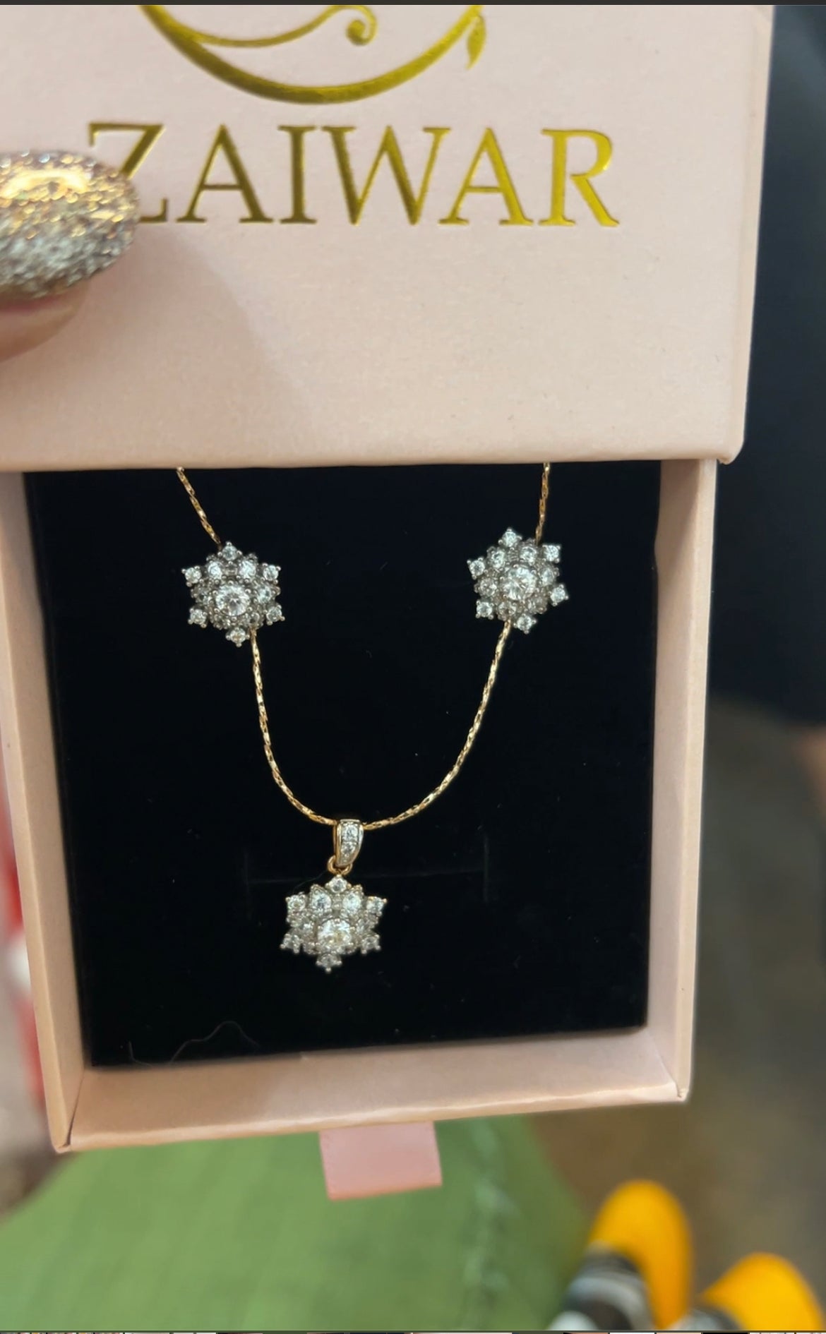 where to buy cute earrings canada
Star shaped studs earrings and star necklace set 