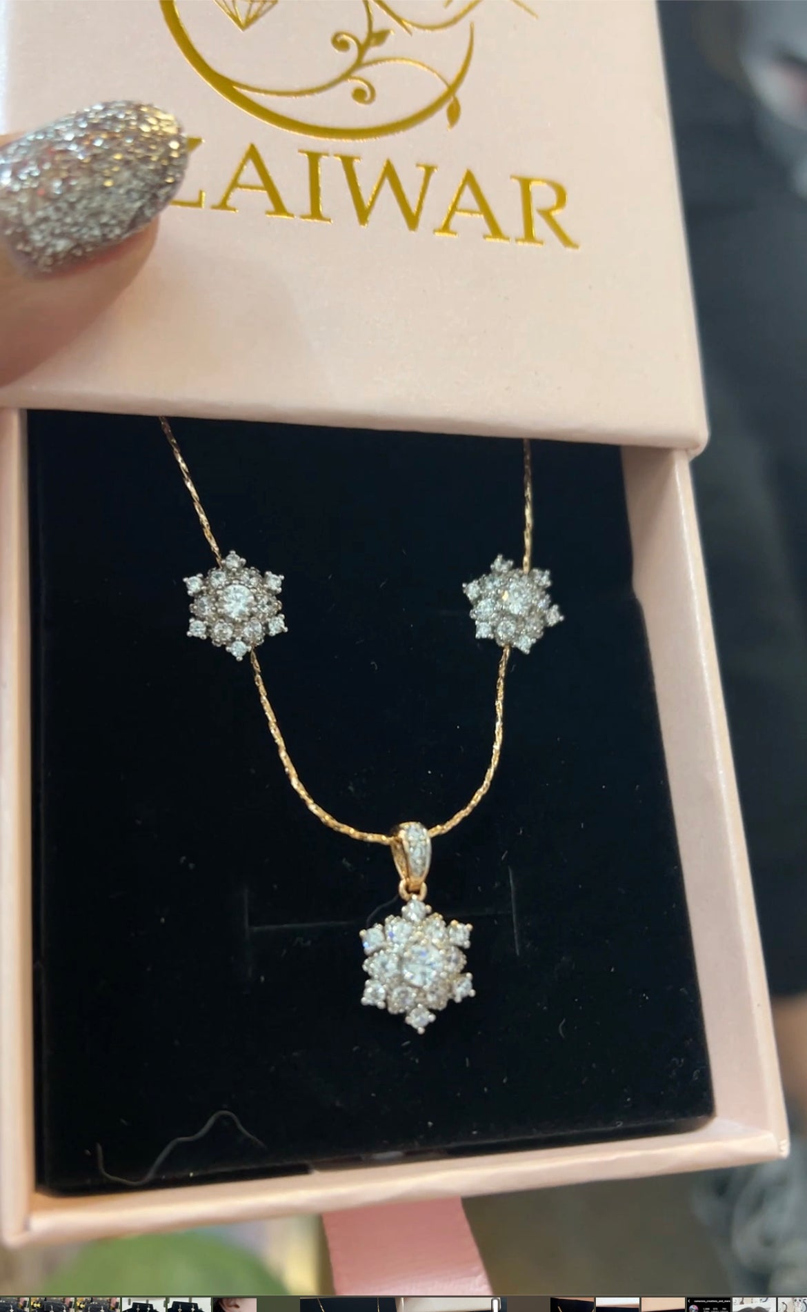 Diamond Like Snow Flakes Earrings And Necklace Set