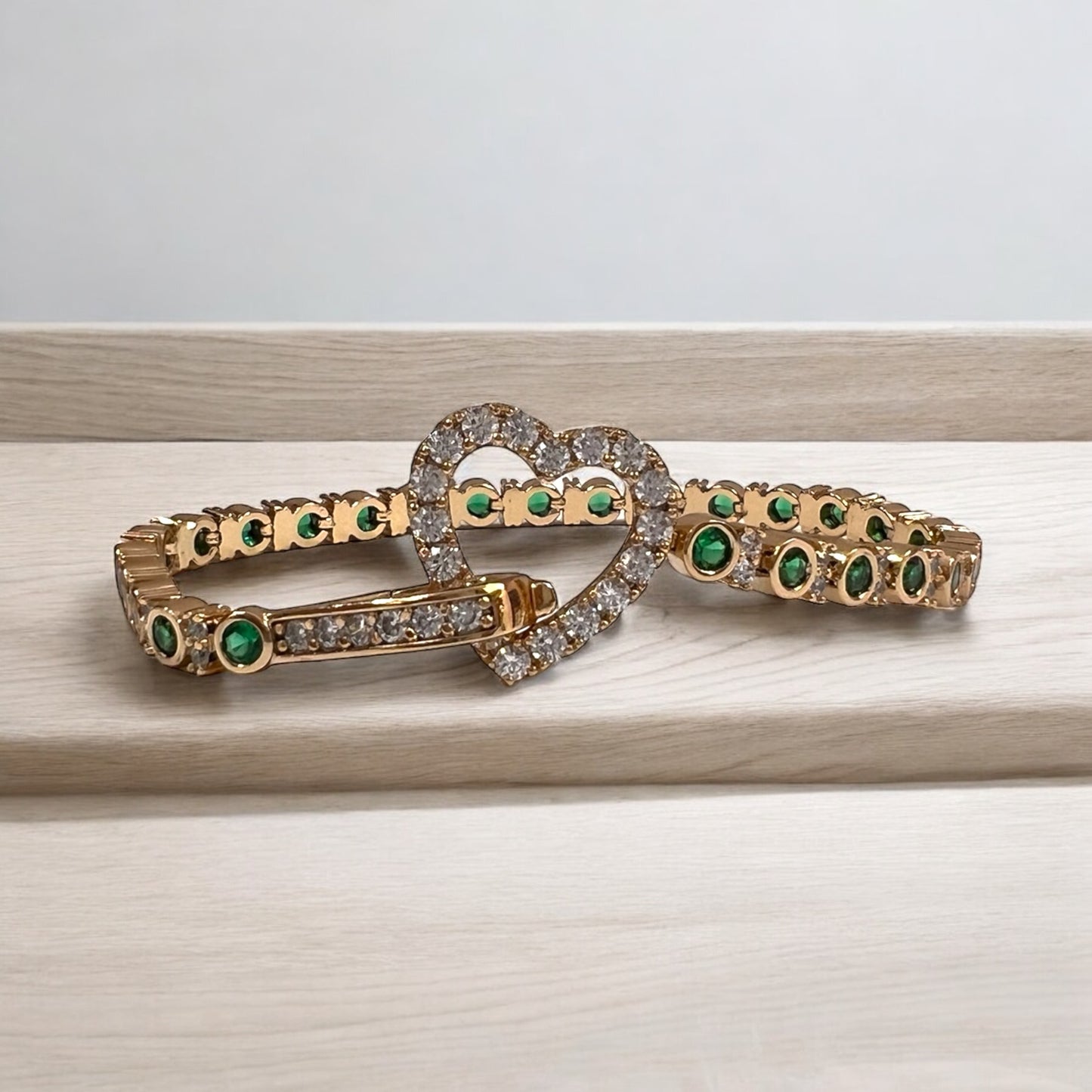 18k Gold White Heart And Green Stones Bracelet #00043