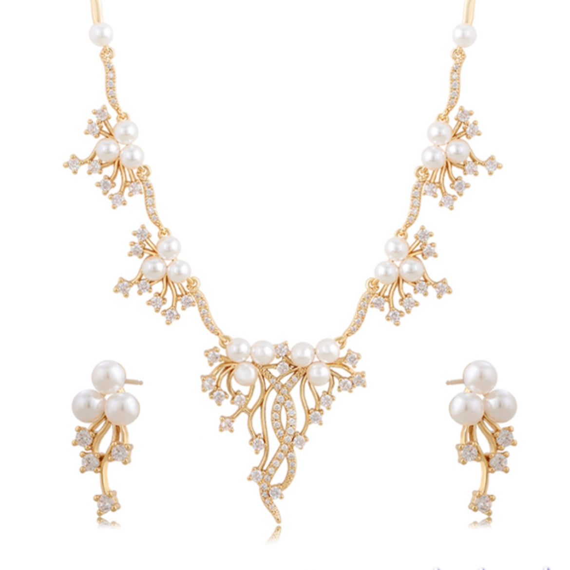 Timeless Trio: 3 Pearls Earrings and Necklace Set – Effortless Elegance"
