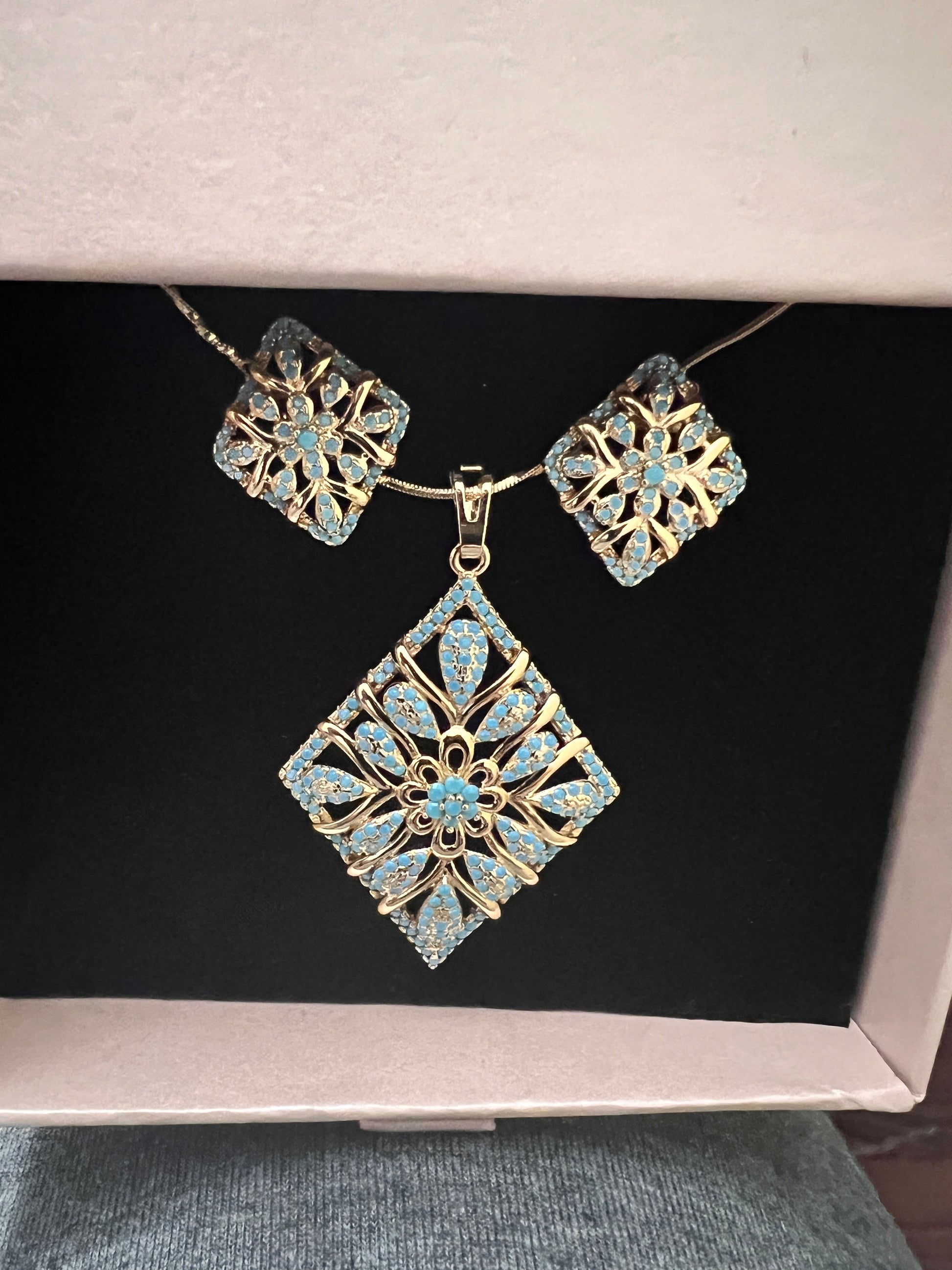 Diamond shaped 18k gold plated earrings and necklace set suitable for sensitive skin zaiwar_world  zaiwar_jewelry 