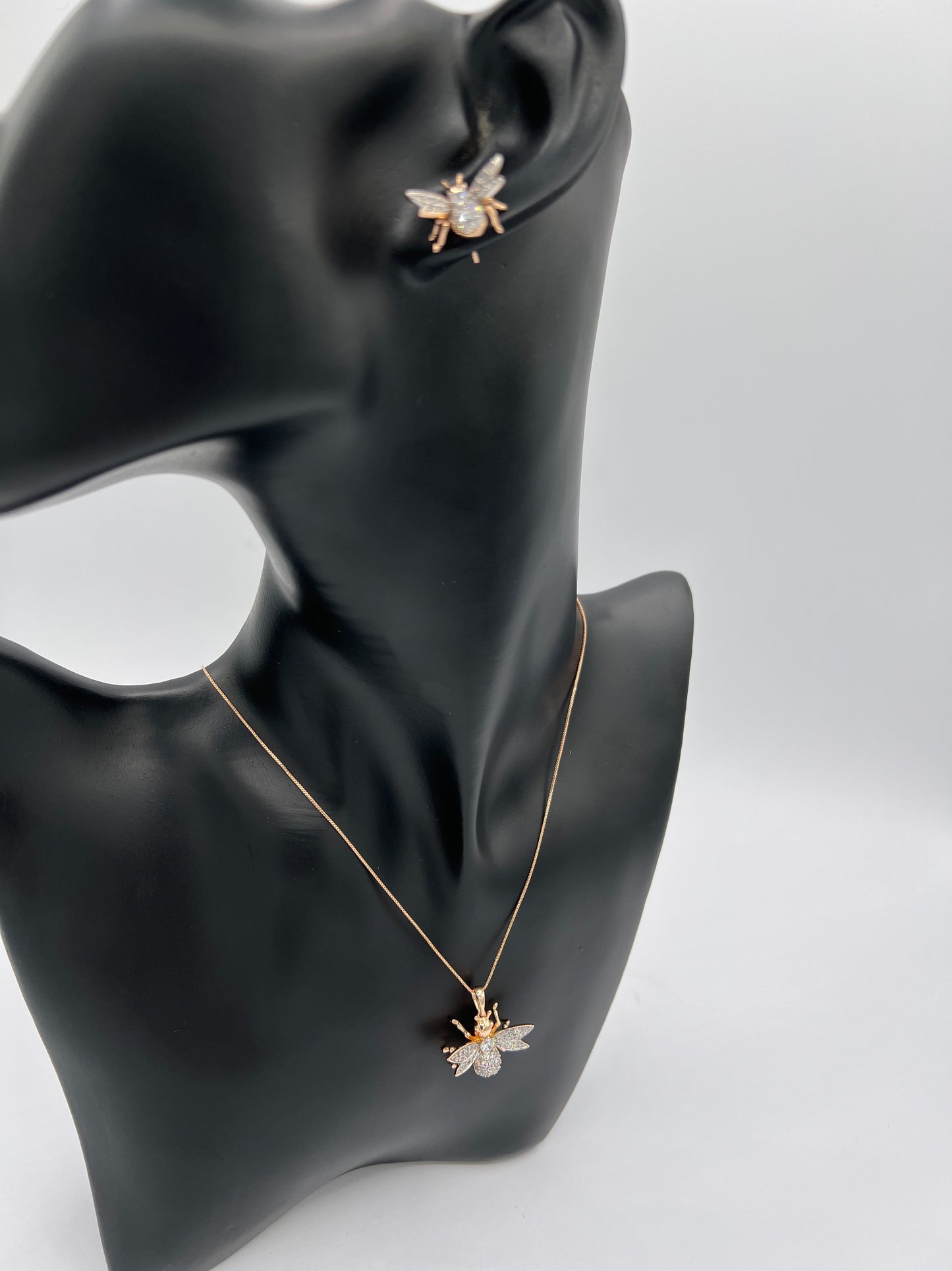 Bee Design Two-Tone Gold-Plated Earrings and Necklace Set – Nature-Inspired Jewelry, Stylish Matching Accessories