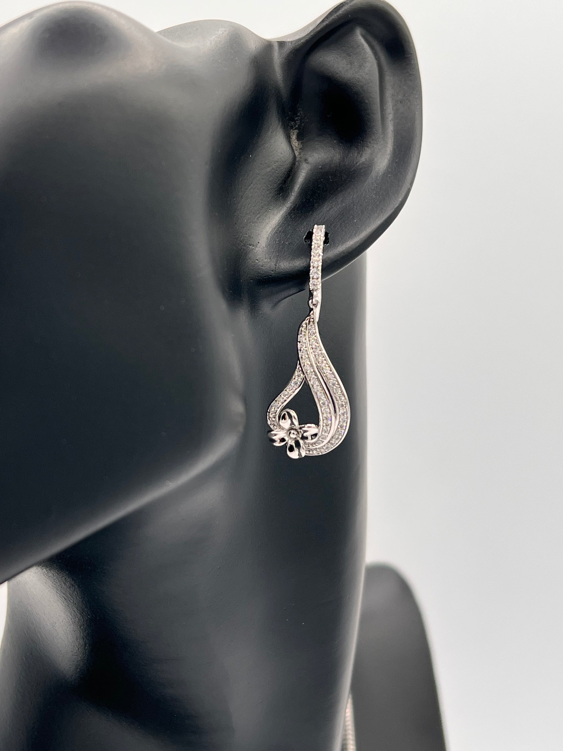 oval shaped  dangling earrings flower on the bottom 