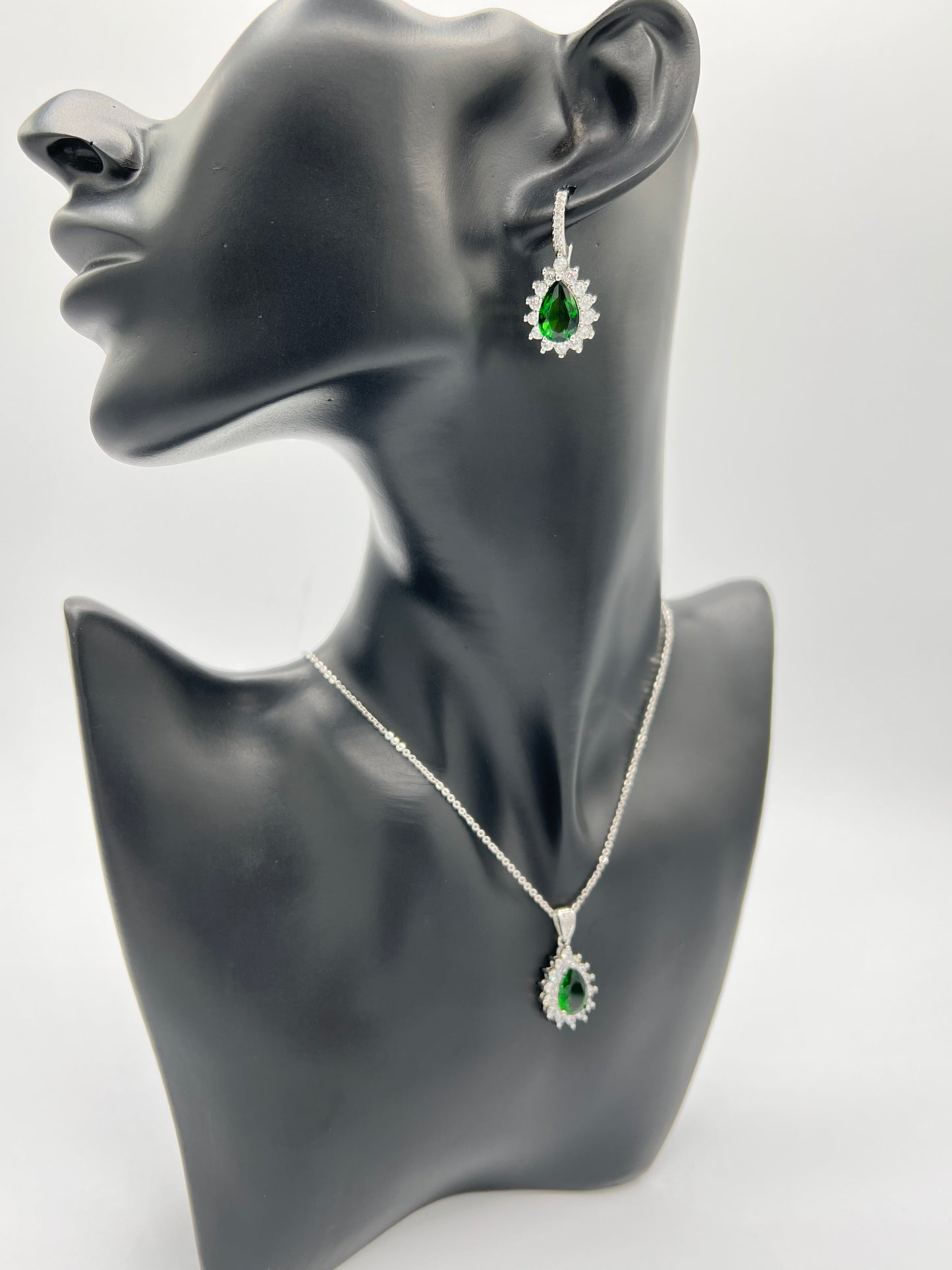 Tear Drop Shape Royal Design Earrings And Necklace Sets