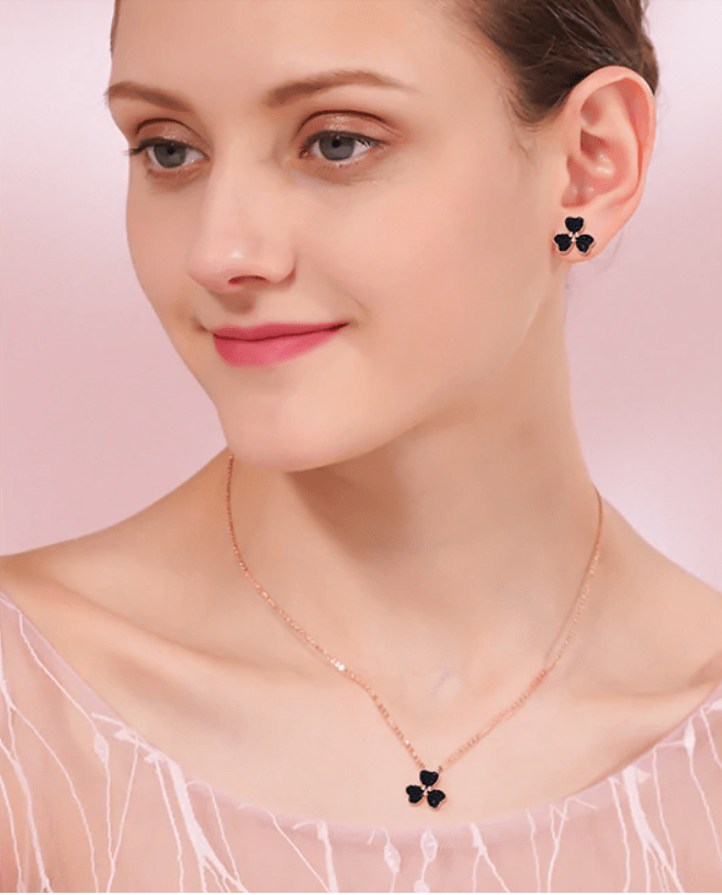  clover design earrings cloverdesign necklace toronto jewelry shop