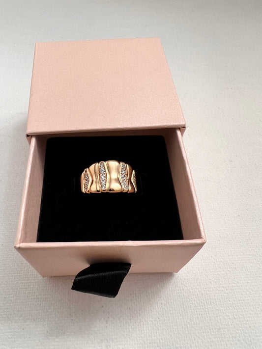 Asya: Chic 18k Gold-Plated Band Ring – Timeless Elegance for Stylish Statements