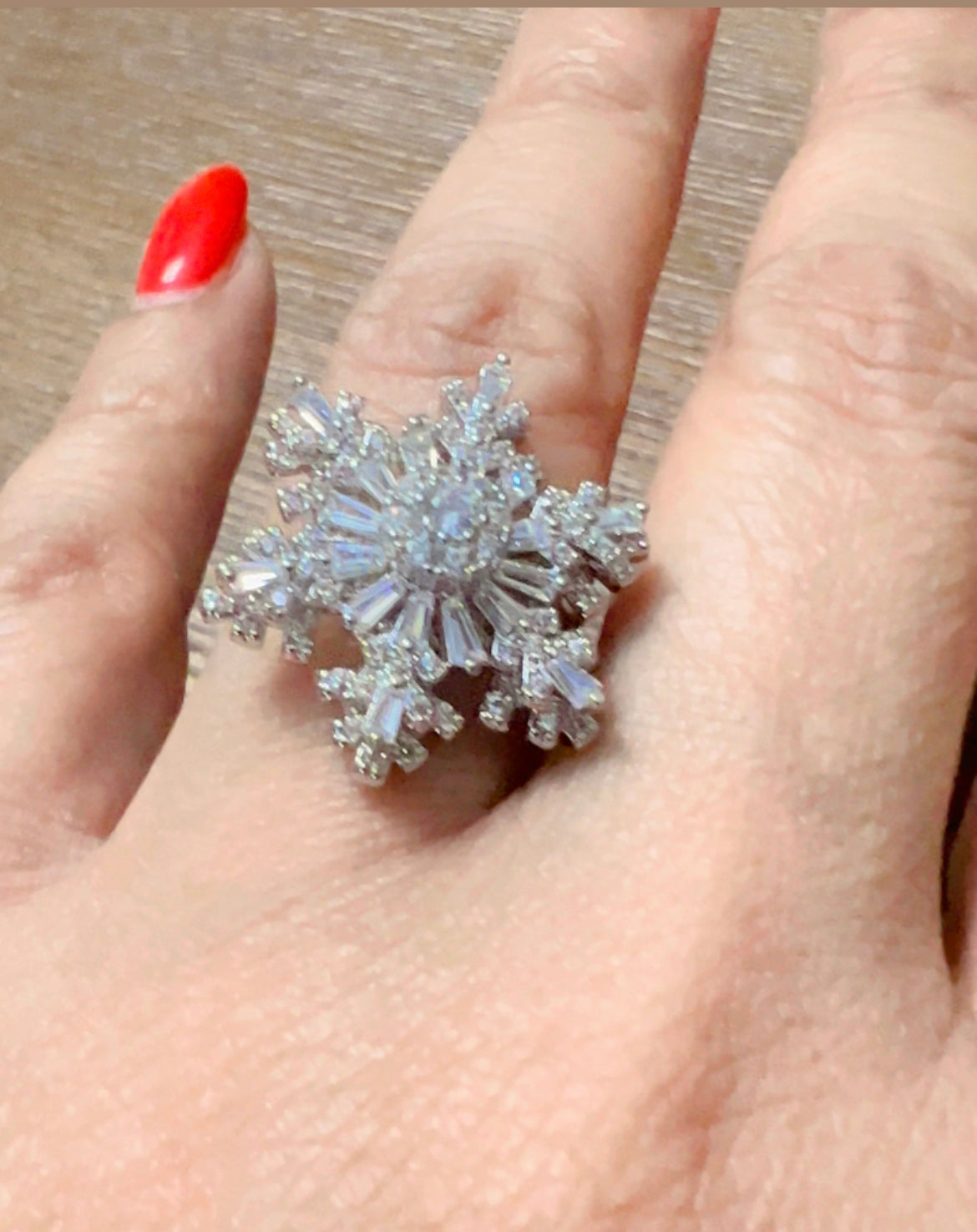 looks like real snow flakes beautifull silver ring classic design never go out of fashion